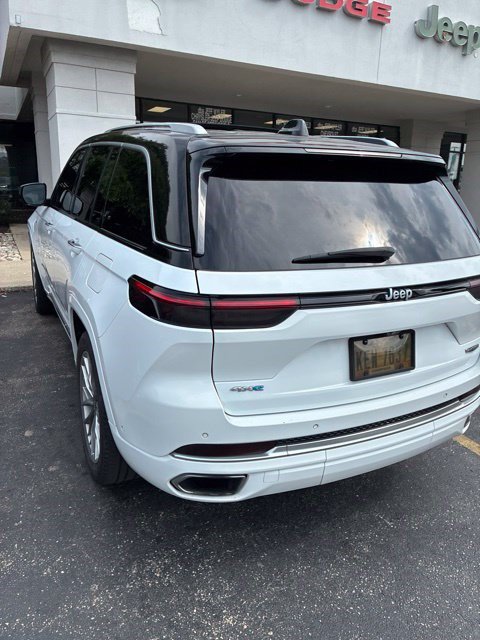 Used 2023 Jeep Grand Cherokee Summit AWD/4WD image 11