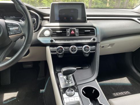 Used 2020 Genesis G70 2.0T RWD image 23