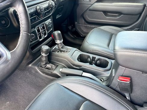 Used 2023 Jeep Wrangler Unlimited Sahara w/ Cold Weather Group AWD/4WD image 25