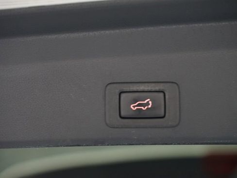 Used 2019 Subaru Ascent Touring image 38