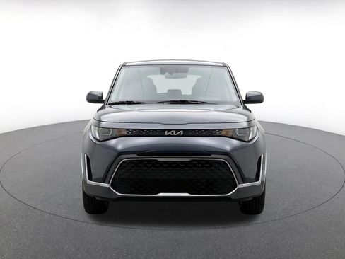 Used 2025 Kia Soul LX w/ LX Technology Package FWD image 2