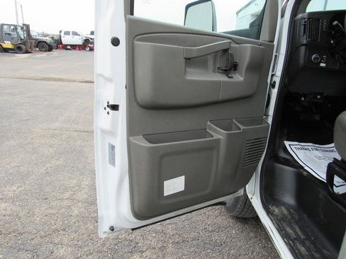 Used 2022 GMC Savana 3500 Extended w/ Power Convenience Package RWD image 26