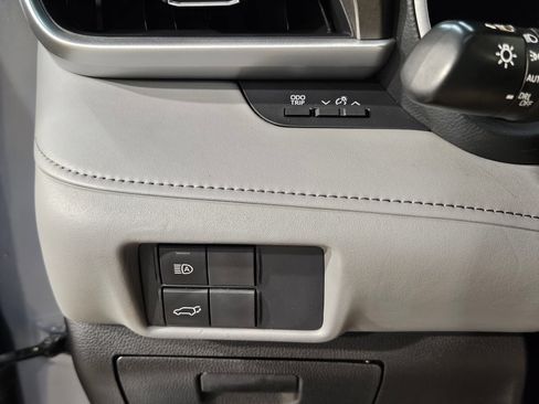 Used 2021 Toyota Highlander XLE FWD image 26