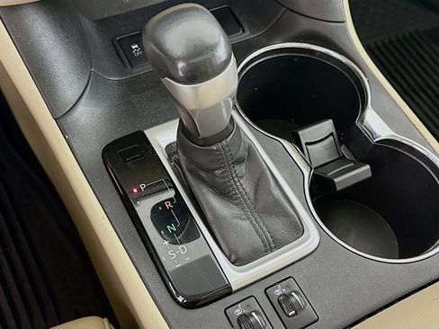 Used 2016 Toyota Highlander XLE image 25