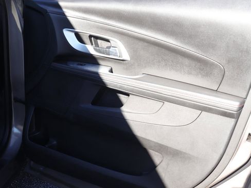 Used 2011 Chevrolet Equinox LT w/ Driver Convenience Package image 18