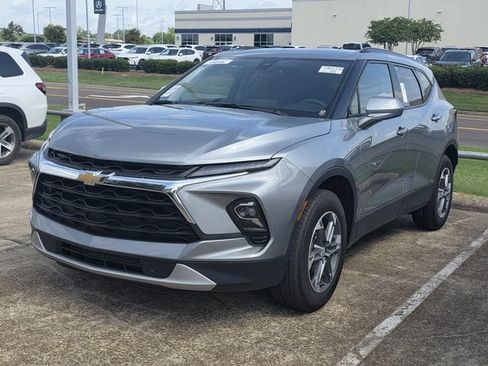 Used 2024 Chevrolet Blazer LT w/ Convenience Package FWD image 3