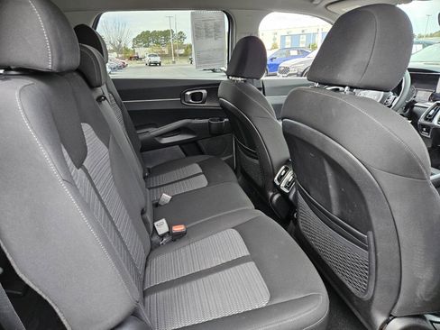 Used 2023 Kia Sorento LX image 19