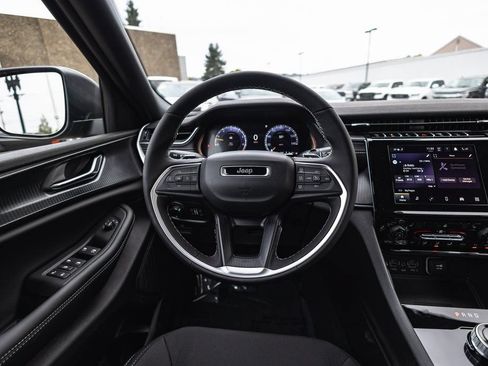 New 2025 Jeep Grand Cherokee Laredo X w/ Luxury Tech Group I AWD/4WD image 24