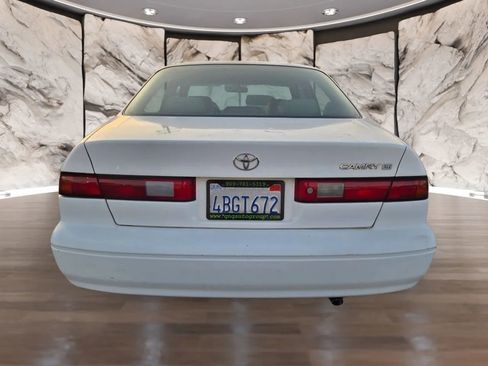 Used 1998 Toyota Camry XLE FWD image 8