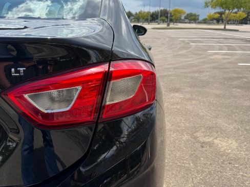 Used 2018 Chevrolet Cruze LT image 23