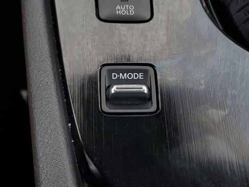 Used 2025 Nissan Rogue SV FWD image 28