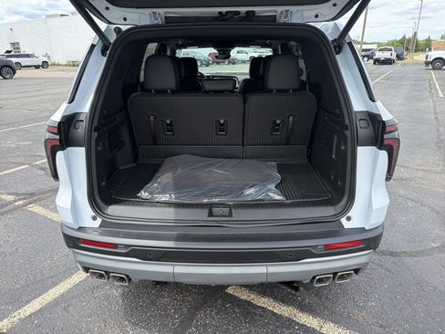 New 2026 Chevrolet Traverse LT w/ Sun and Wheel Package AWD/4WD image 36