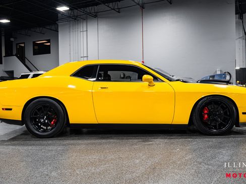 Used 2010 Dodge Challenger SRT8 w/ Special Edition Group image 6