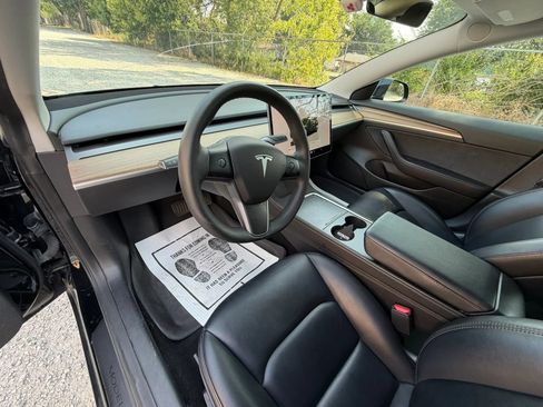 Used 2022 Tesla Model 3 RWD image 9
