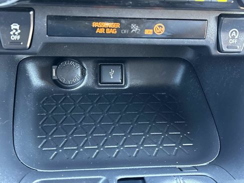 Used 2021 Toyota RAV4 XLE FWD image 38