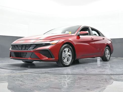 Used 2024 Hyundai Elantra SE image 48