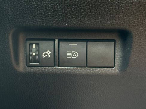 Used 2020 Toyota RAV4 XLE AWD/4WD image 3