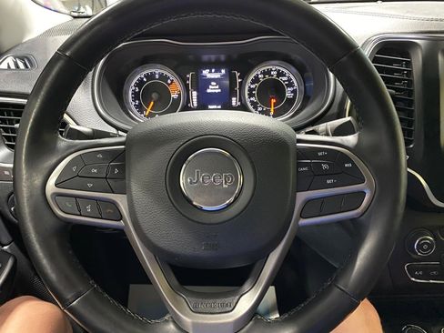 Used 2019 Jeep Cherokee Latitude Plus w/ Cold Weather Group AWD/4WD image 11