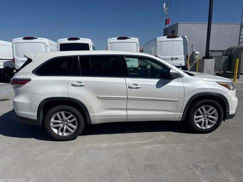 Used 2015 Toyota Highlander LE FWD image 6