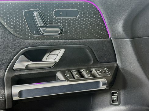 Used 2025 Mercedes-Benz GLB 250 4MATIC image 15