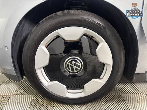 Used 2025 Volkswagen ID. Buzz Pro S Plus RWD image 29