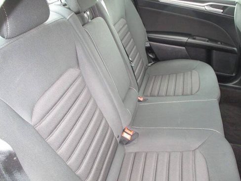 Used 2019 Ford Fusion SE FWD image 20