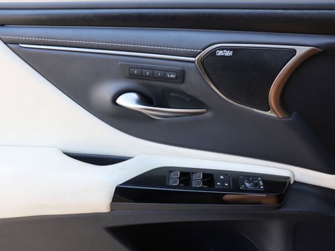 Used 2022 Lexus ES 350 Ultra Luxury image 12