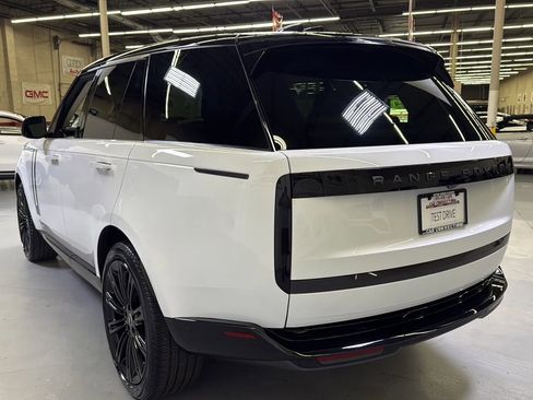 Used 2024 Land Rover Range Rover SE AWD/4WD image 9