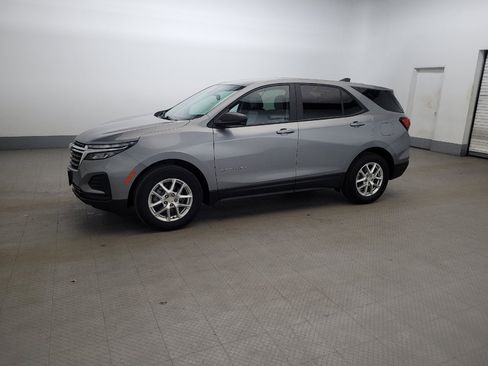 Used 2023 Chevrolet Equinox LS image 3