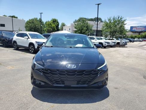 Used 2023 Hyundai Elantra SEL w/ Convenience Package FWD image 2