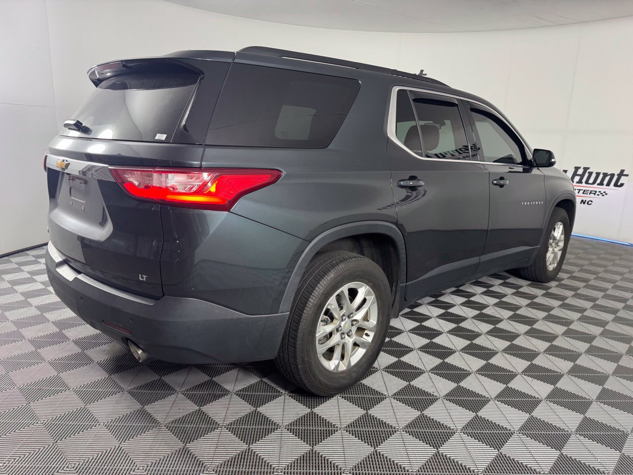 Used 2019 Chevrolet Traverse LT w/ LPO, Cargo Package FWD image 6