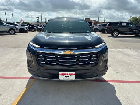 Used 2025 Chevrolet Equinox LT FWD image 2