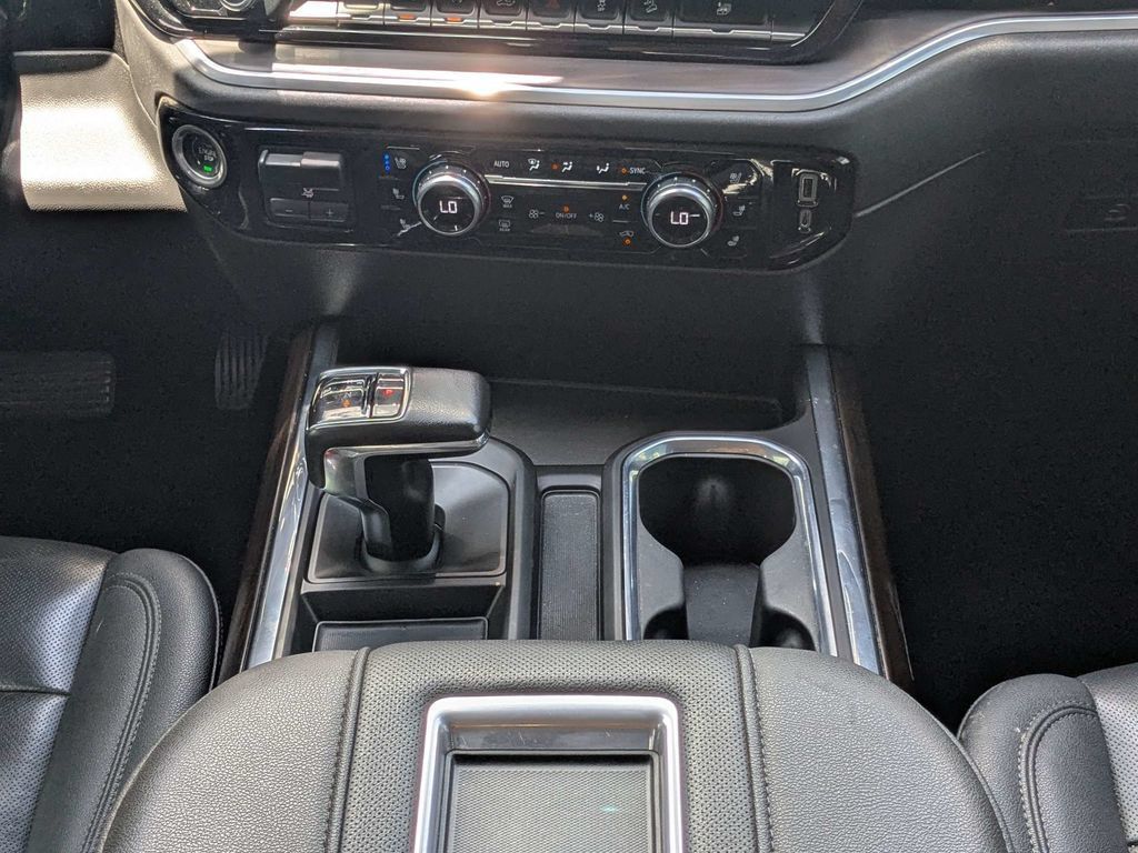 Used 2022 GMC Sierra 1500 SLT w/ SLT Premium Plus Package AWD/4WD image 18
