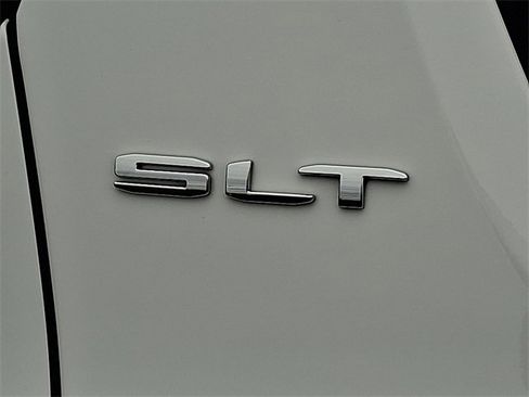 Used 2023 GMC Acadia SLT image 28