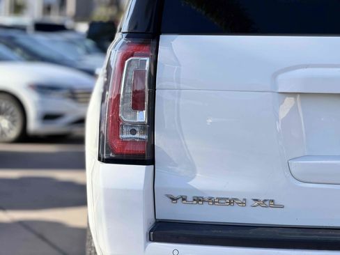 Used 2018 GMC Yukon XL SLT RWD image 9