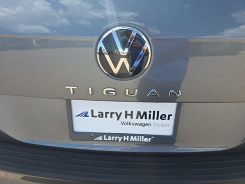 Used 2024 Volkswagen Tiguan SE R-Line FWD image 24