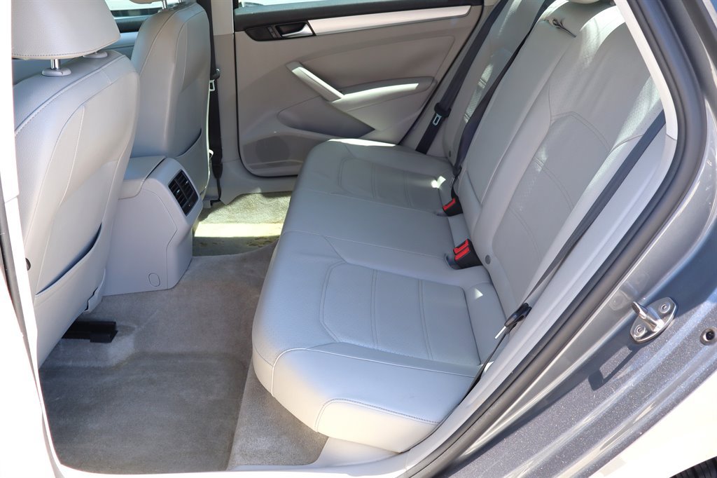 Used 2013 Volkswagen Passat TDI SE FWD image 19
