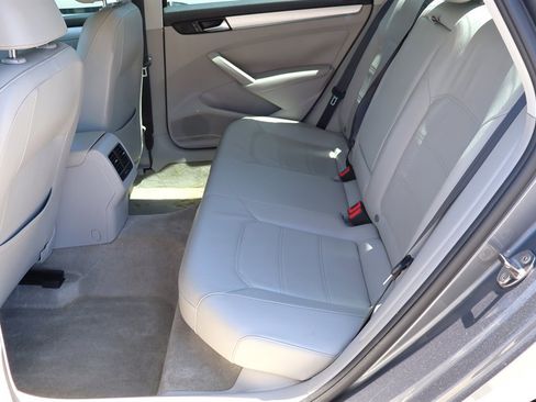 Used 2013 Volkswagen Passat TDI SE FWD image 19