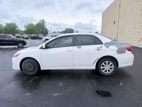 Used 2011 Toyota Corolla LE image 2