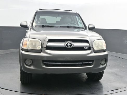 Used 2005 Toyota Sequoia SR5 image 2