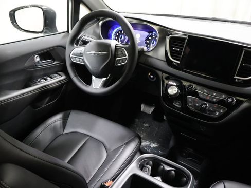 New 2026 Chrysler Voyager LX image 19