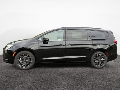 New 2027 Chrysler Pacifica Limited w/ S Appearance Package