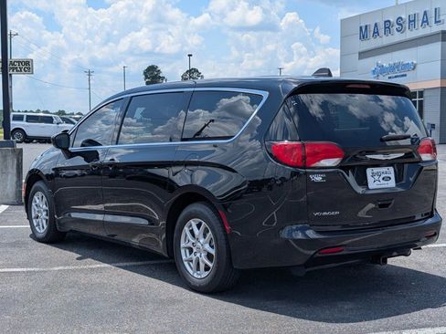 Used 2024 Chrysler Voyager LX FWD image 3