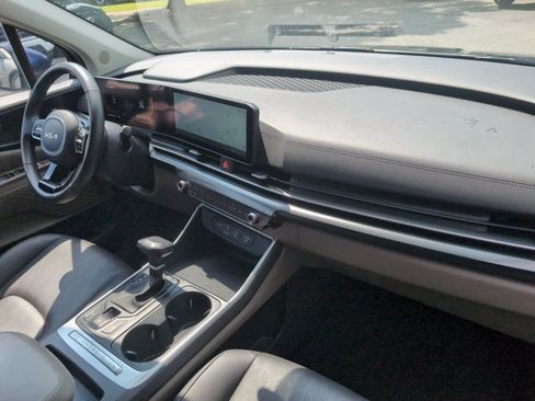 Used 2025 Kia Carnival FWD image 27
