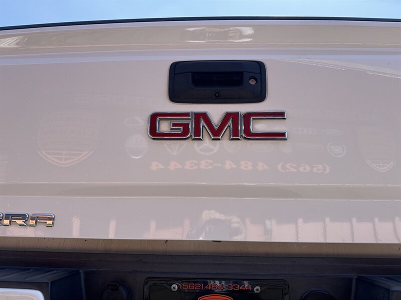 Used 2019 GMC Sierra 2500 Denali w/ Duramax Plus Package AWD/4WD image 17