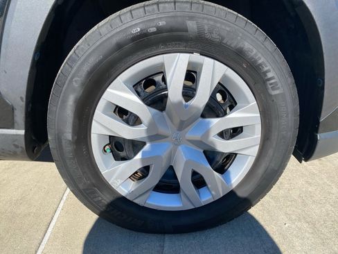 Used 2023 Toyota Corolla Cross L image 28