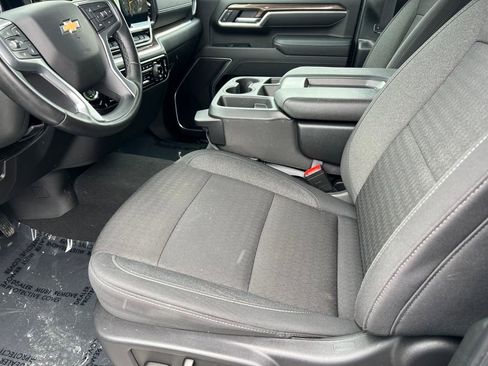 Used 2025 Chevrolet Silverado 2500 LT w/ Convenience Package image 9