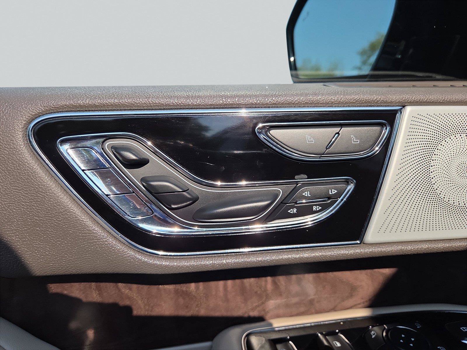 Used 2022 Lincoln Navigator L Reserve AWD/4WD image 30
