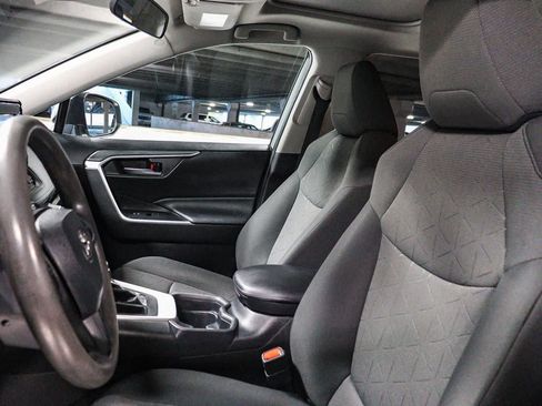Certified 2020 Toyota RAV4 XLE w/ Convenience Package FWD image 20