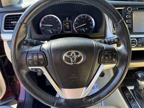 Used 2014 Toyota Highlander XLE AWD/4WD image 14